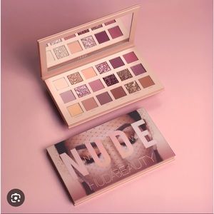 HUDA Beauty Nude eyeshadow palette